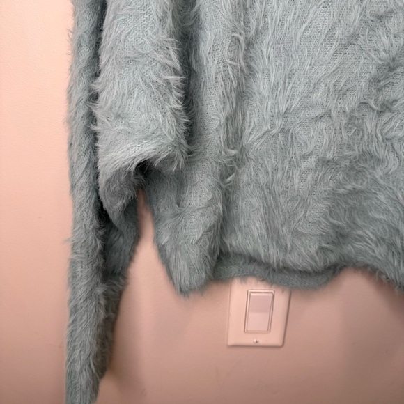 Wearing Your Heart on Your Sleeve Blue Crewneck Fuzzy Knit Cropped Sweater Small - Picture 11 of 14